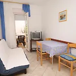 Διαμέρισμα With A Parking Space Baska, Krk - 5444